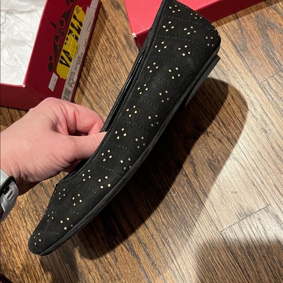 Vaneli Black Flats with Gold Accents size 7M Simha suede - Picture 4 of 6